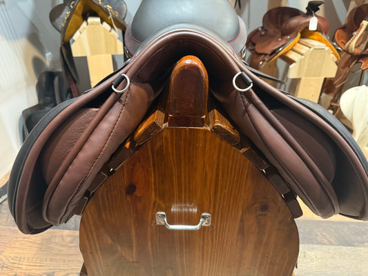 Black Country Ricochet Jump Saddle –17.5” Seat - DEMO