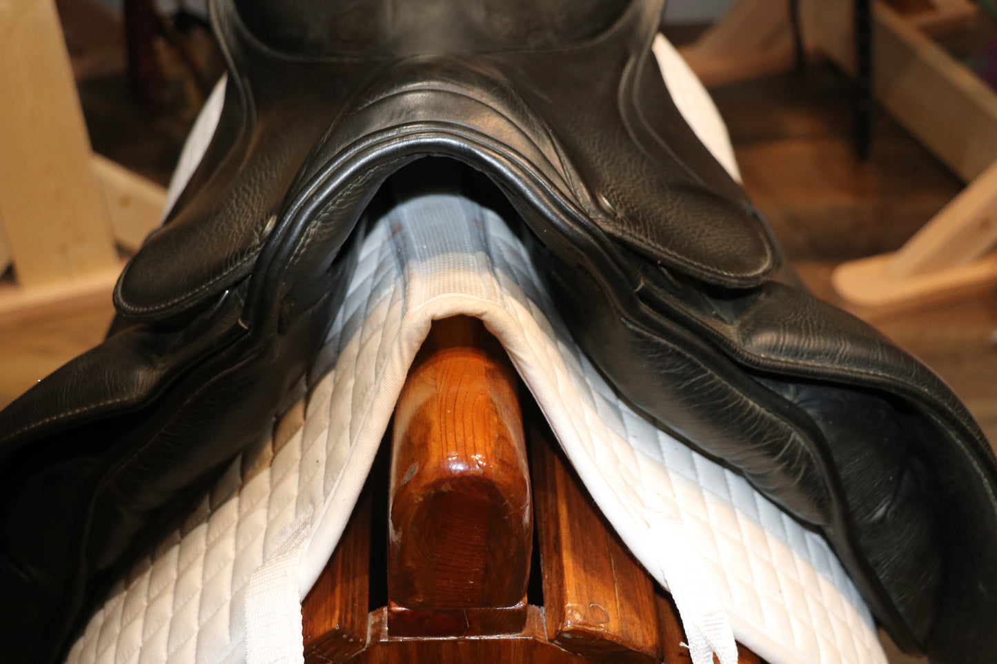 Stubben Stubben Genesis Deluxe Dressage Saddle – 17” seat - USED
