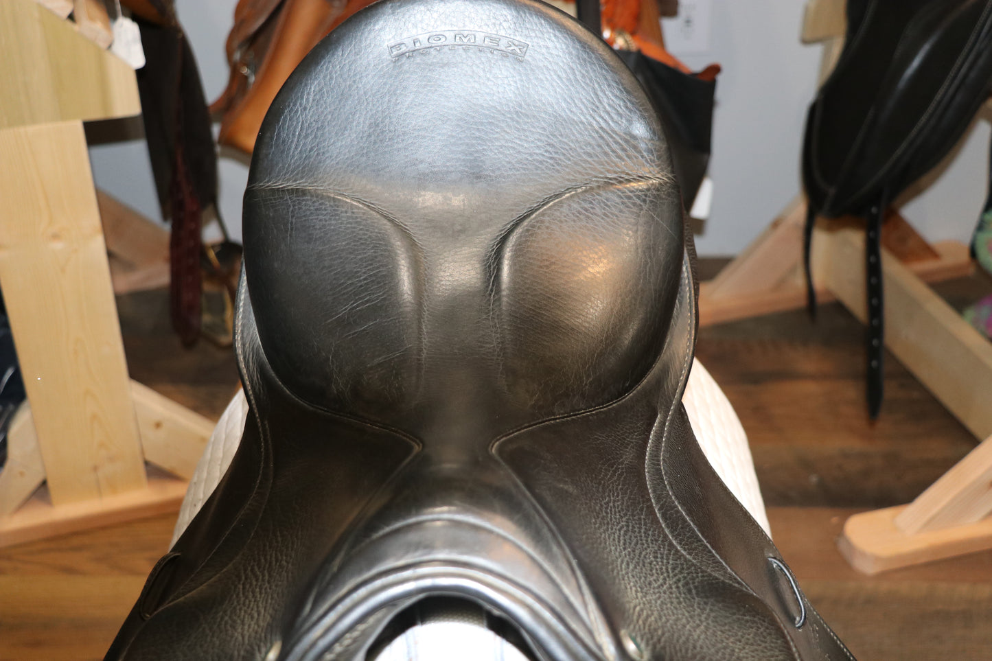 Stubben Stubben Genesis Deluxe Dressage Saddle – 17” seat - USED