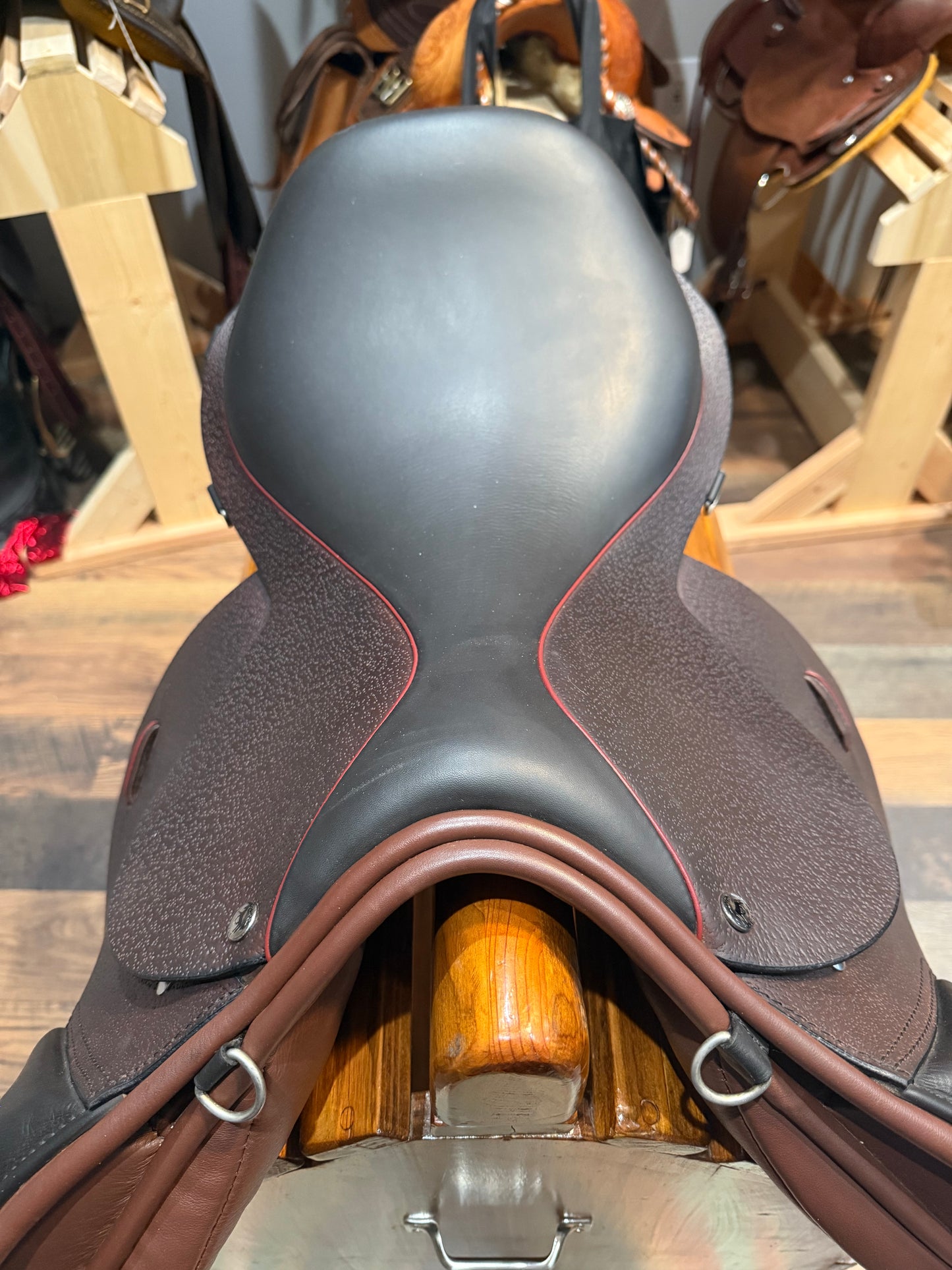 Black Country Ricochet Jump Saddle –17.5” Seat - DEMO