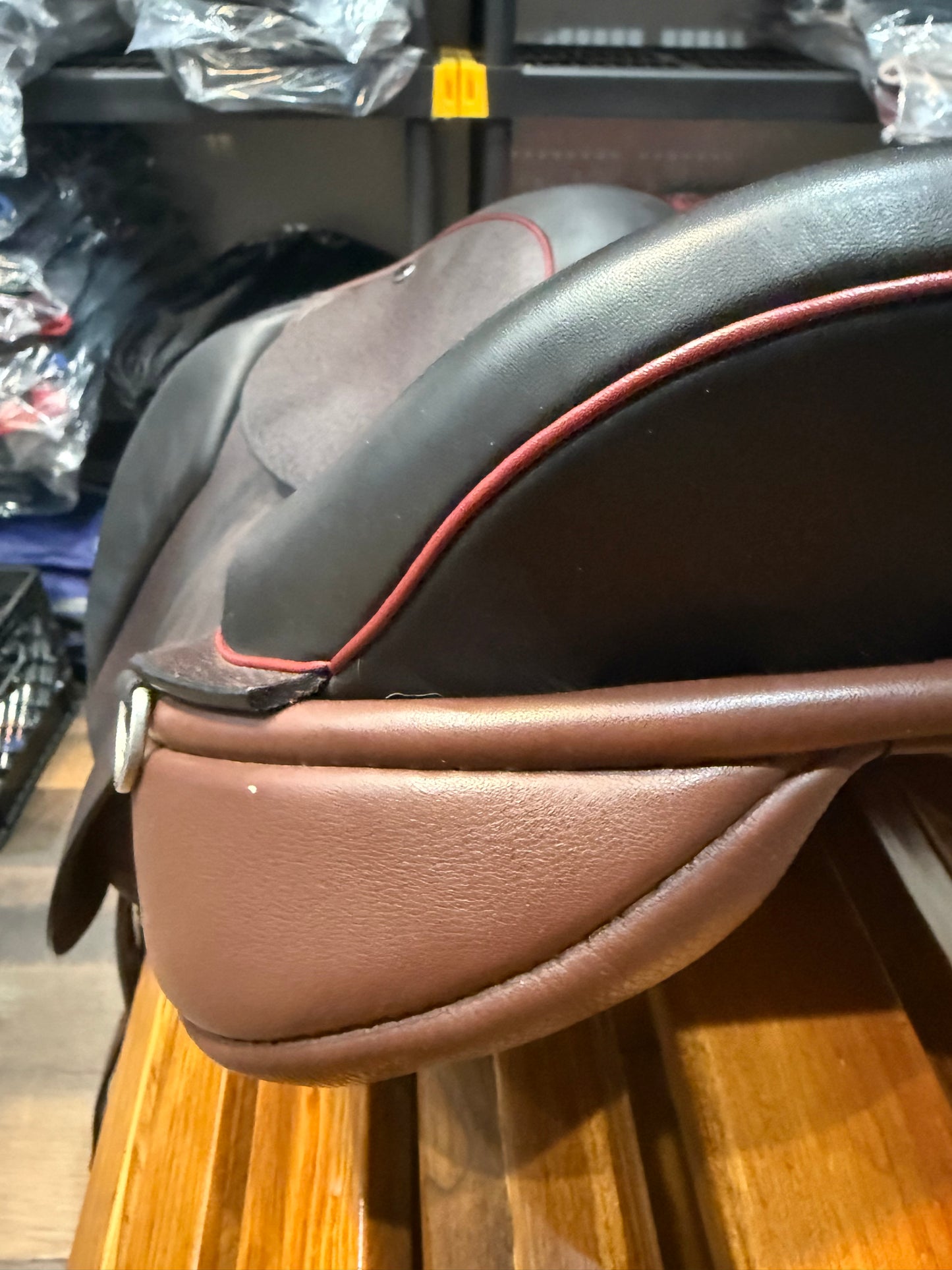 Black Country Ricochet Jump Saddle –17.5” Seat - DEMO