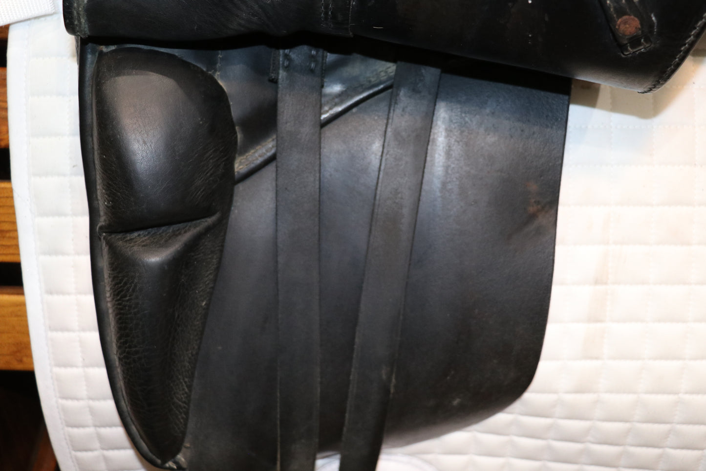 Stubben Stubben Genesis Deluxe Dressage Saddle – 17” seat - USED